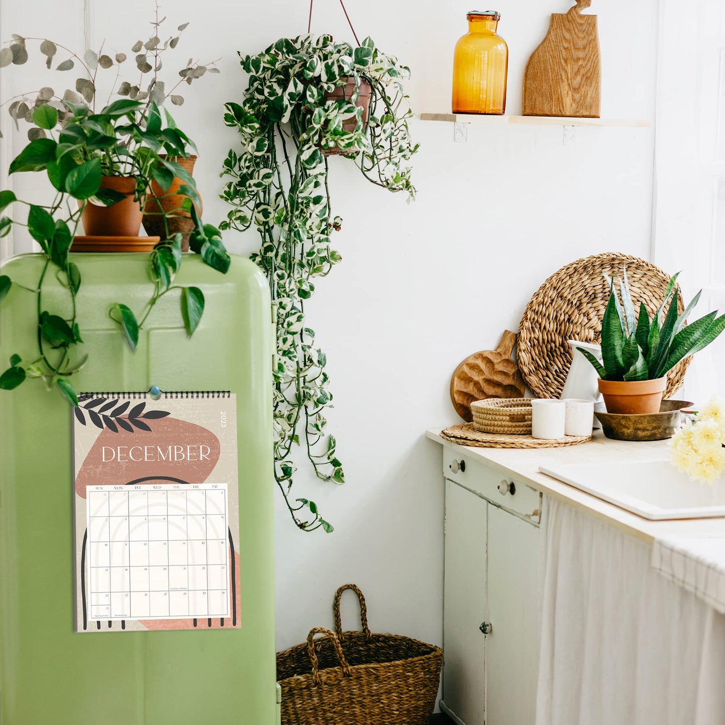 Aesthetic Boho Wall Calendar 2023-2024 - Runs from June 2023 Until December 2024 - The Perfect Monthly Calendar With Mid Century Designs for Easy Organizing