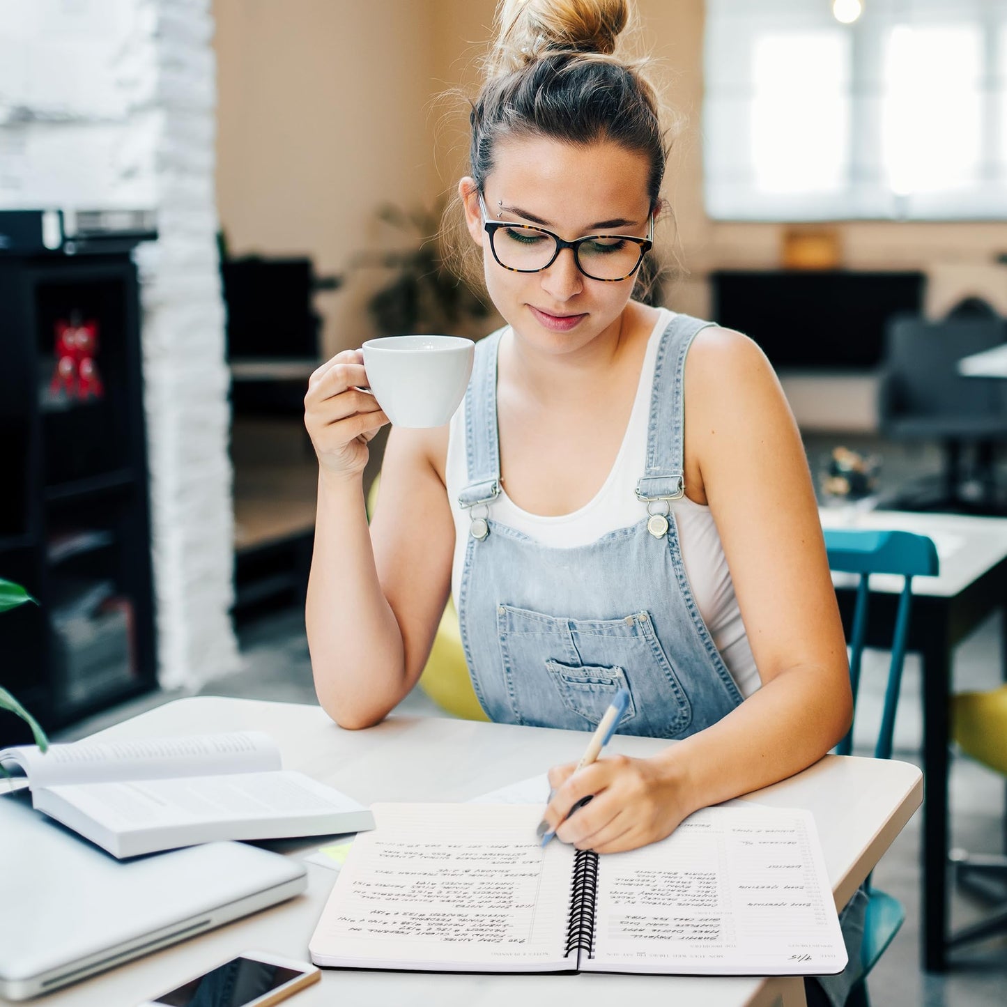 Beautiful Daily Planner And Notebook With Hourly Schedule - Aesthetic Spiral To do List Notepad to Easily Organize Your Tasks And Appointments - Stylish Book And School Or Office Supplies For Women