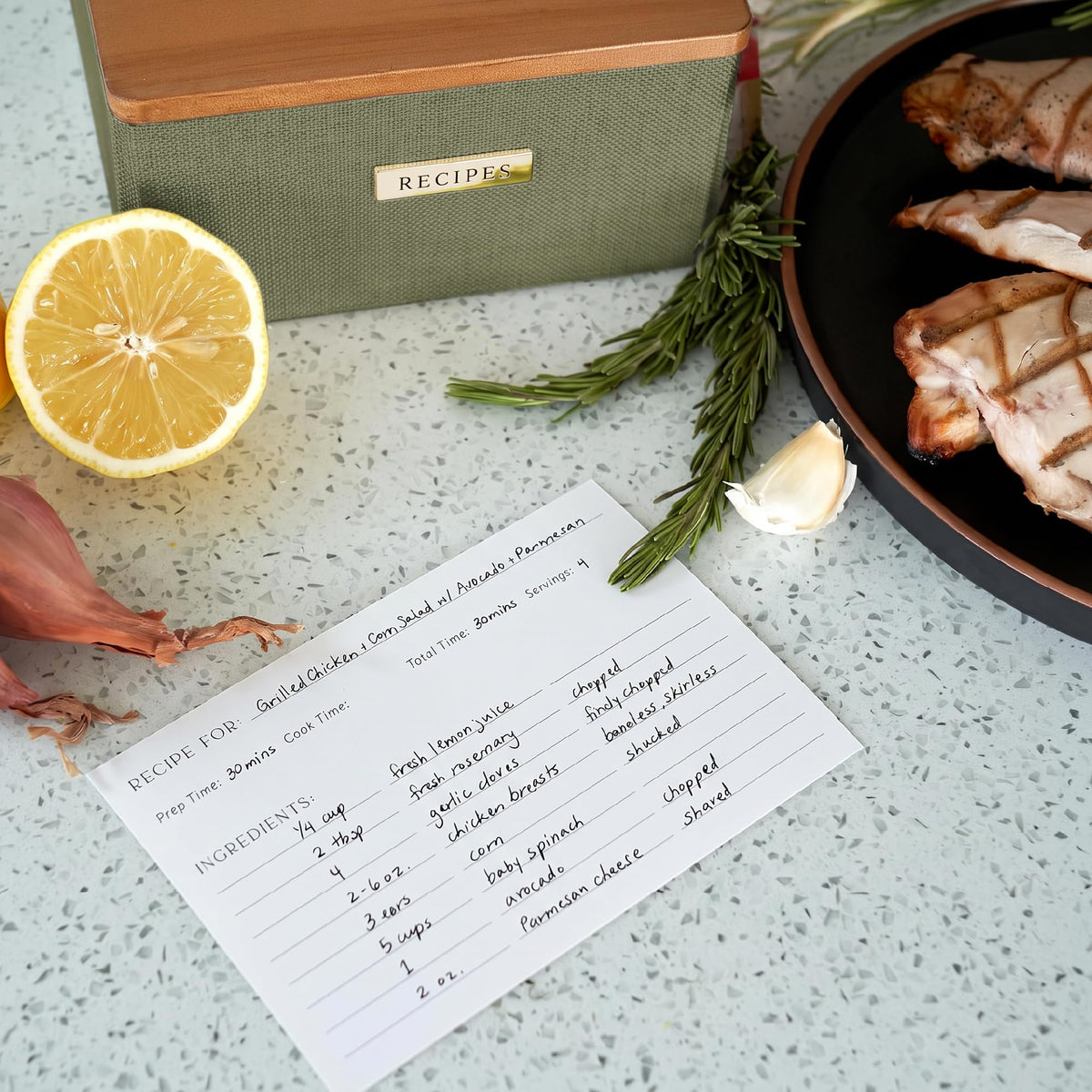 Beautiful Recipe Box with Wooden Lid - Incl. 50x 4x6" Recipe Cards and Matching Dividers to Easily Organize Up to 250 Recipes - A Sturdy Card Holder And Great Gift that Perfectly Fits into Any Kitchen