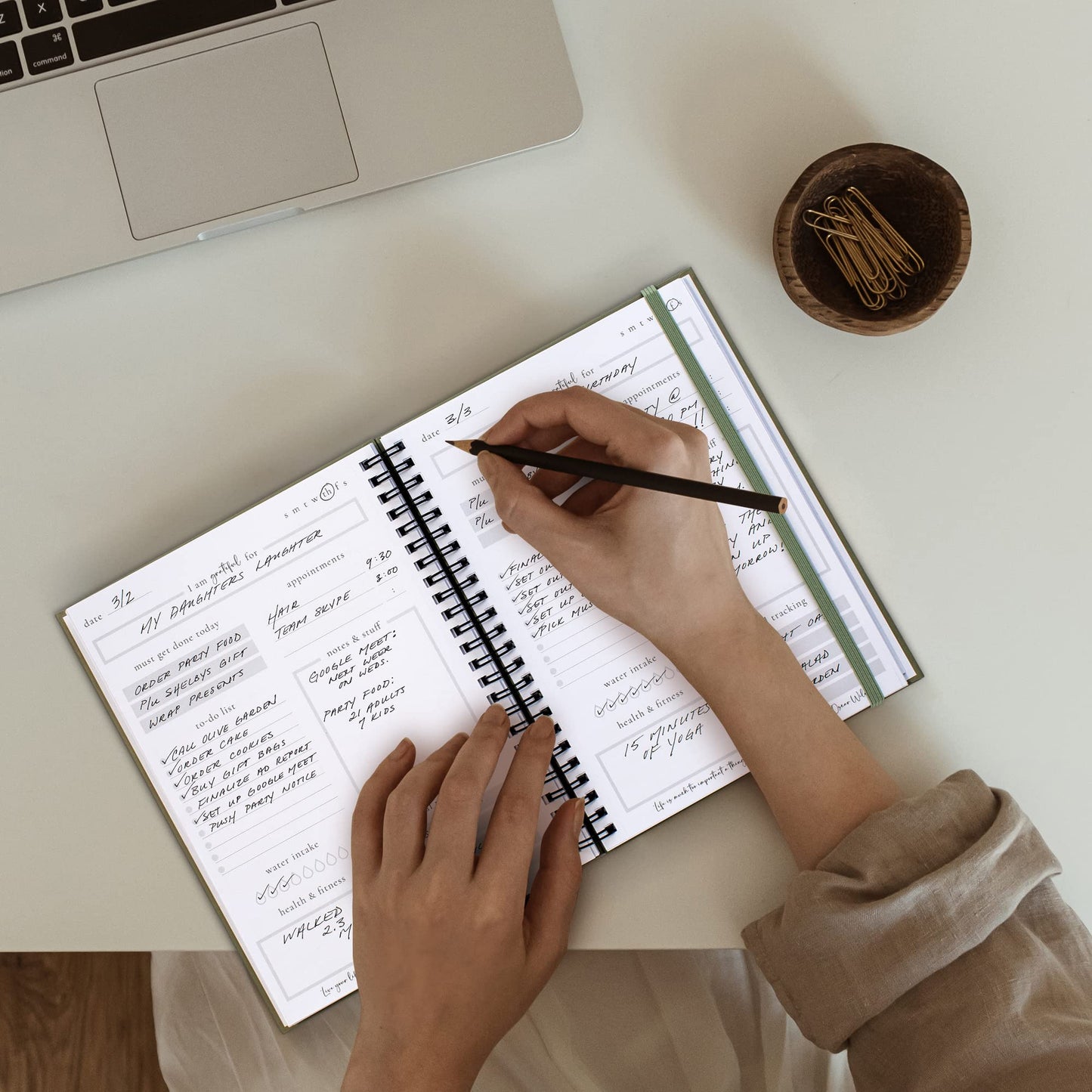 Beautiful To Do List Notebook - Aesthetic Daily Planner to Easily Organize Your Tasks And Boost Productivity - Stylish Undated ADHD Planner Gift and The Perfect School or Office Supplies For Women