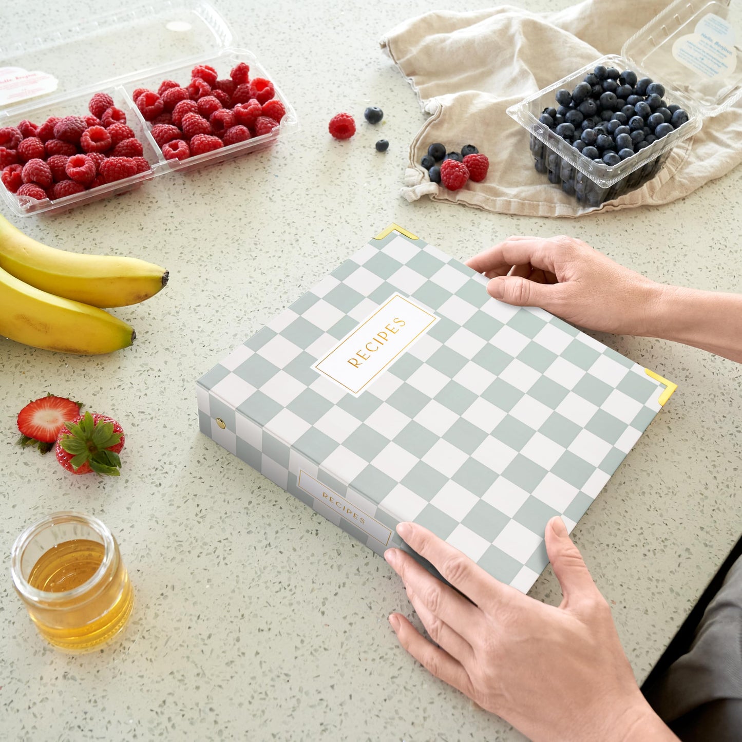 Aesthetic Recipe Binder with Waterproof Cover - The Perfect Recipe Book with Plastic Sleeves to Write in Your Own Recipes - Quality Blank Cookbook Binder, Cards incl.