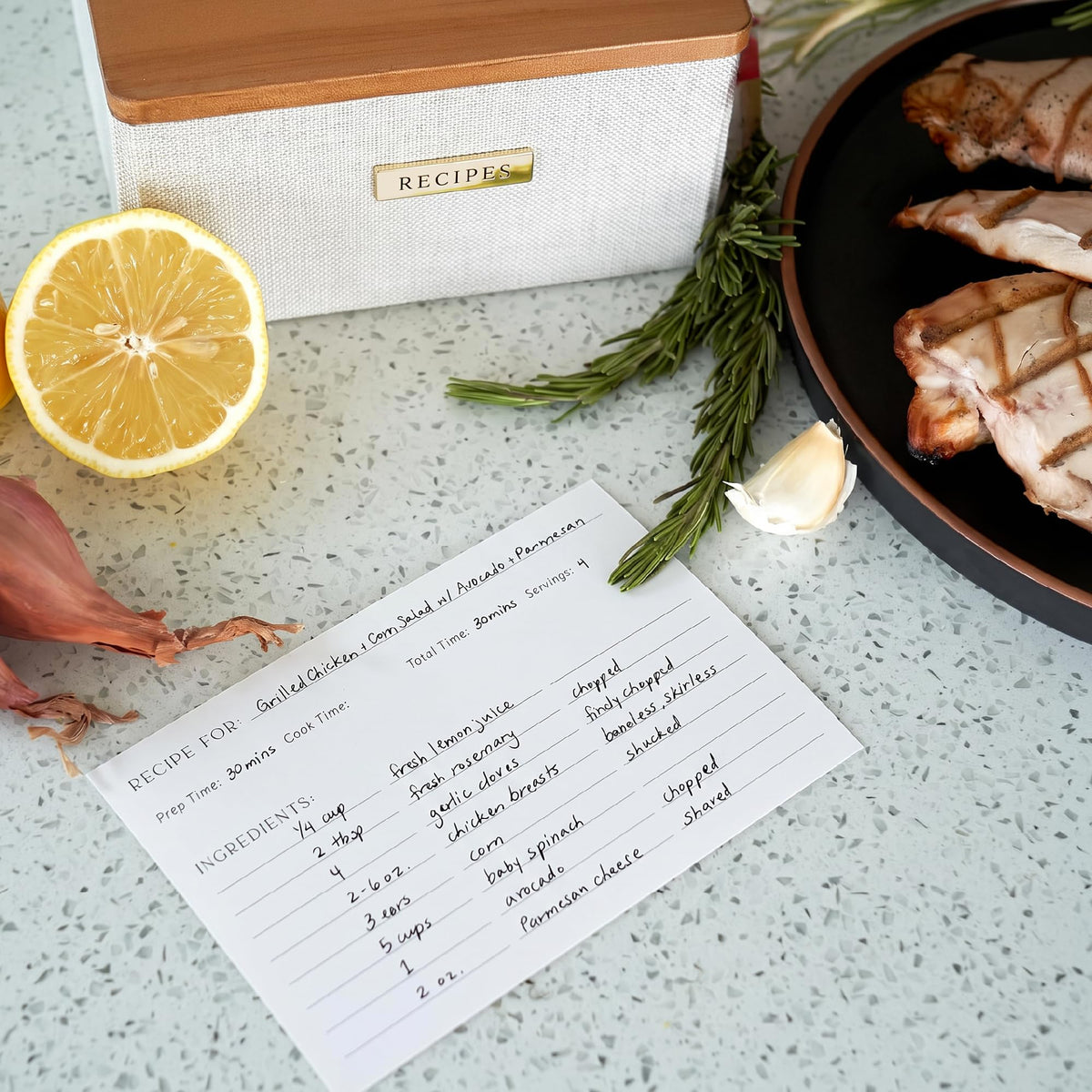 Beautiful Recipe Box with Wooden Lid - Incl. 50x 4x6" Recipe Cards and Matching Dividers to Easily Organize Up to 250 Recipes - A Sturdy Card Holder And Great Gift that Perfectly Fits into Any Kitchen