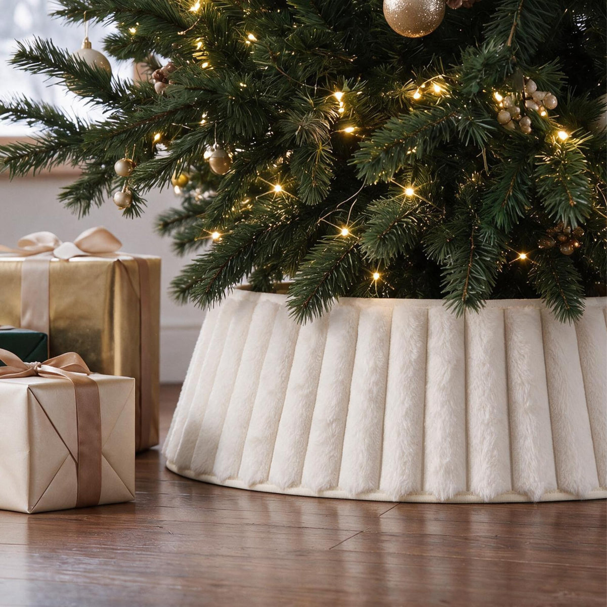 Beautiful Christmas Tree Collar - Modern 29" Velvet Tree Ring