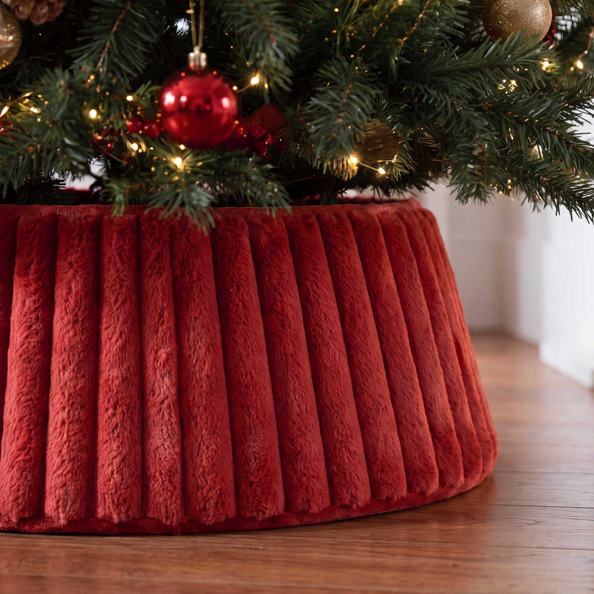 Beautiful Christmas Tree Collar - Modern 29" Velvet Tree Ring