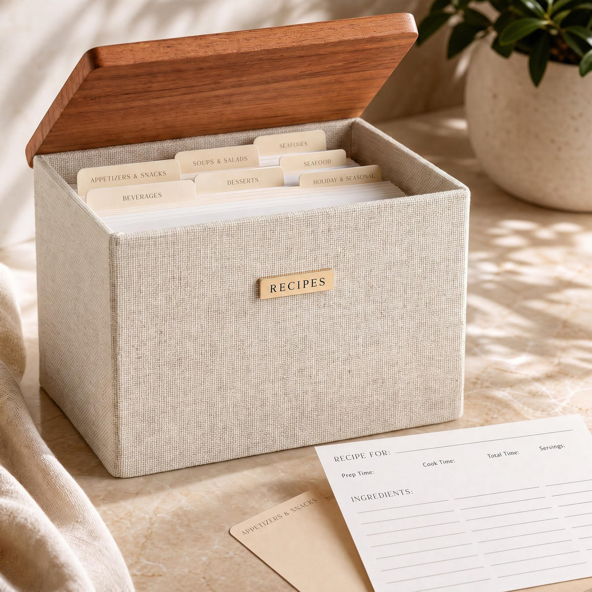 Beautiful Recipe Box with Wooden Lid - Incl. 50x 4x6" Recipe Cards and Matching Dividers to Easily Organize Up to 250 Recipes - A Sturdy Card Holder And Great Gift that Perfectly Fits into Any Kitchen