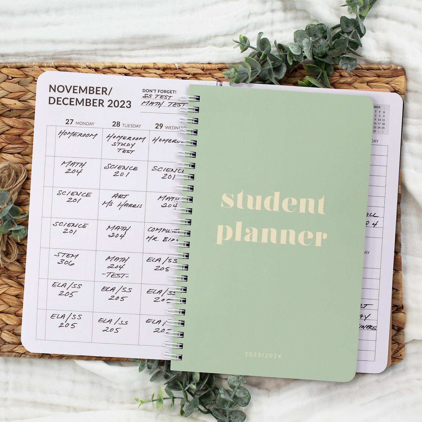 Aesthetic 2023-2024 Student Planner To Stay Organized - A Beautiful 8.5" x 5.5" Planner for Middle and High School Students with Weekly & Monthly Spreads For The 23-24 Academic Year